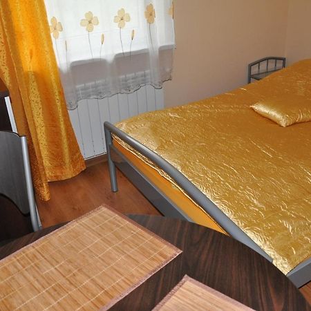Przylesie Apartment Uniejow Bagian luar foto