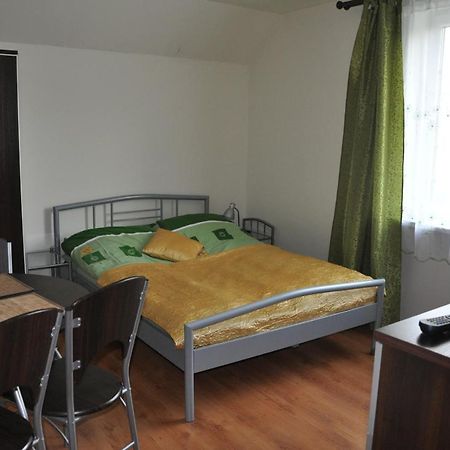 Przylesie Apartment Uniejow Bagian luar foto