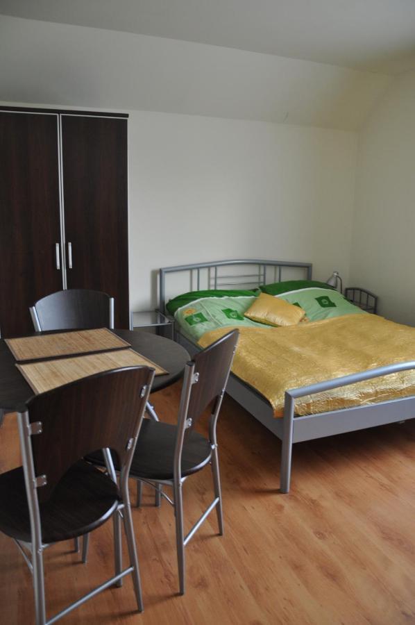 Przylesie Apartment Uniejow Bagian luar foto