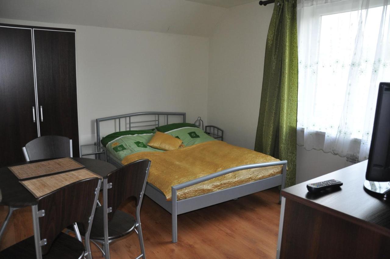 Przylesie Apartment Uniejow Bagian luar foto